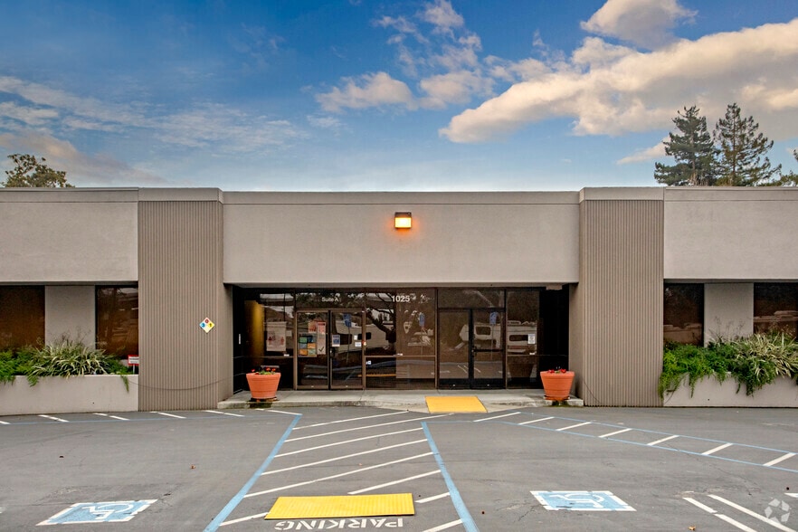 1025 Terra Bella Ave, Mountain View, CA for lease - Building Photo - Image 1 of 6