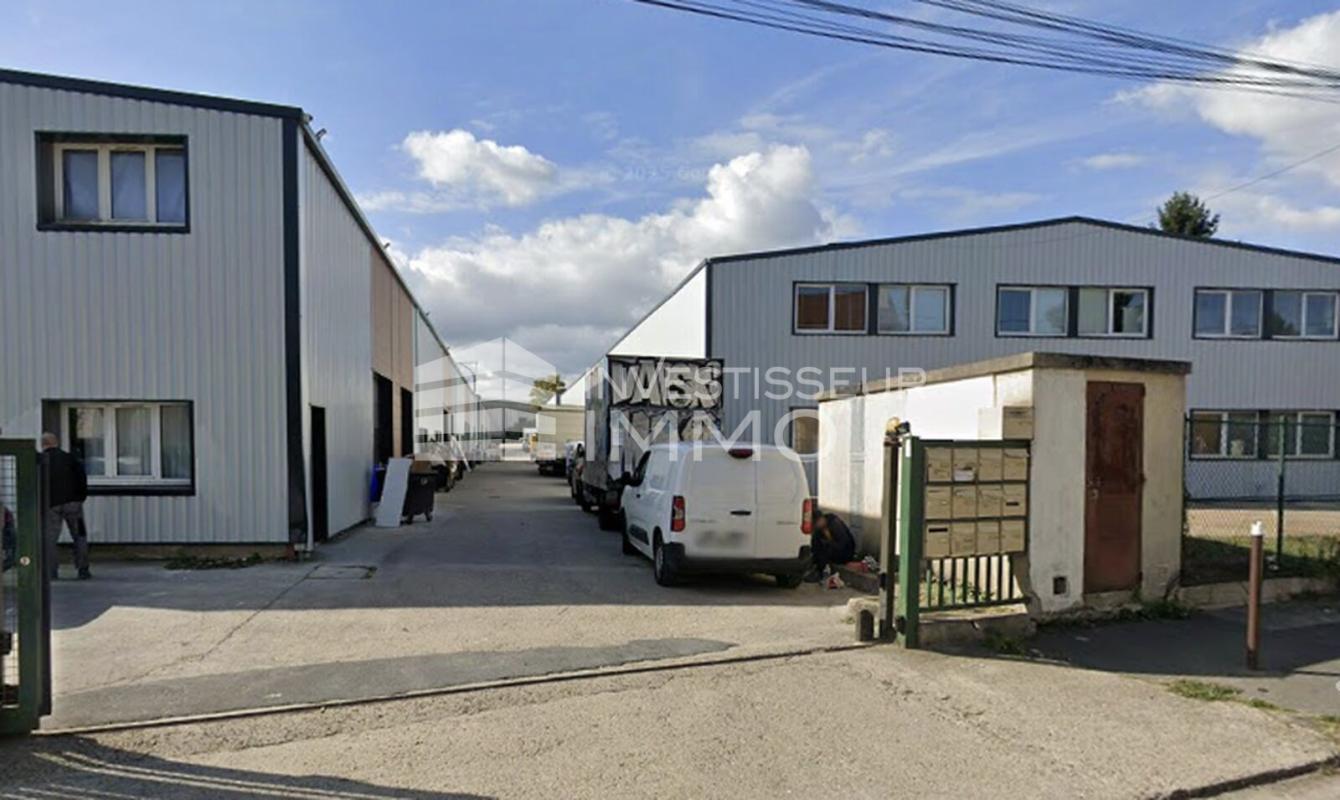 Flex in Stains for lease Building Photo- Image 1 of 5