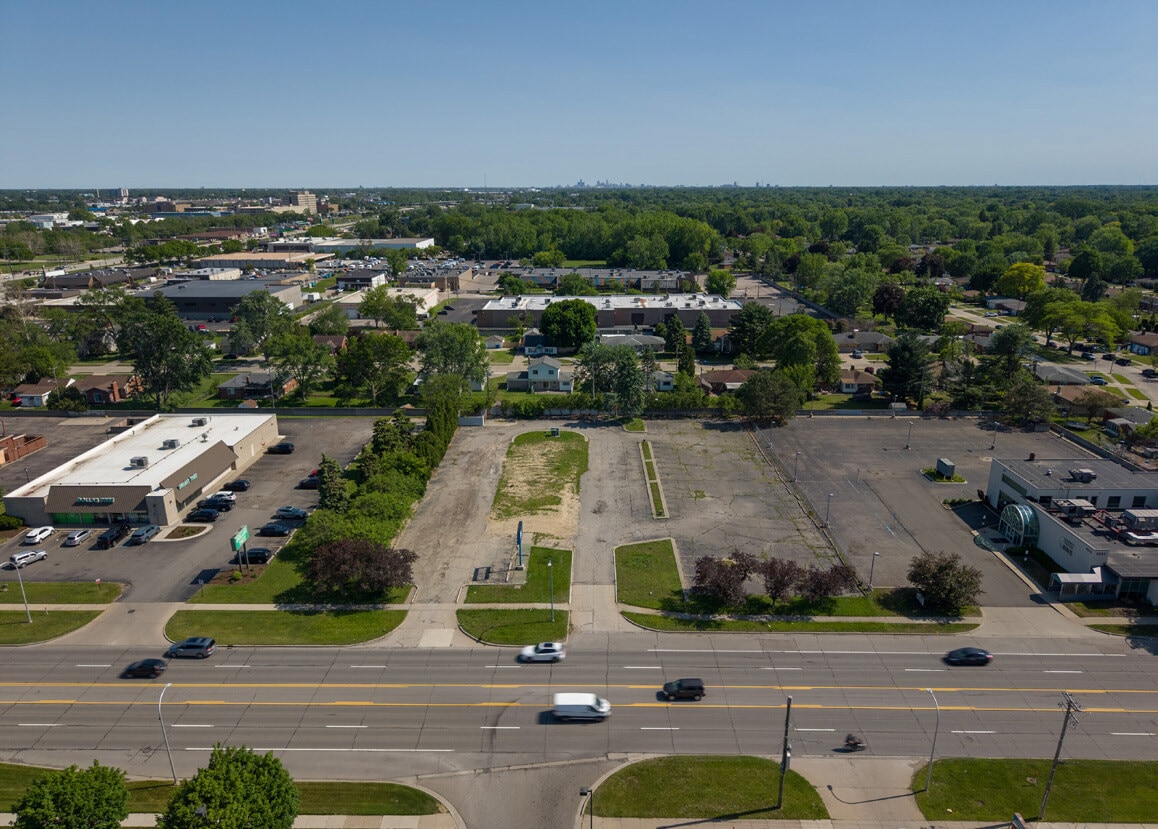 5580 E 12 Mile Rd, Warren, MI for sale Primary Photo- Image 1 of 8