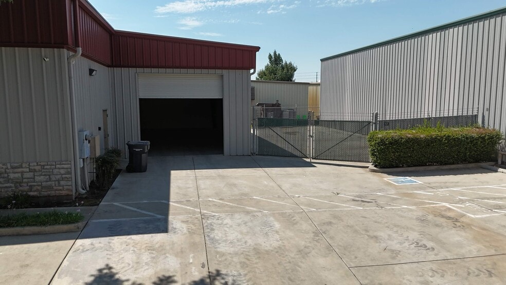 1465 Atlanta Ct, Turlock, CA for lease - Building Photo - Image 3 of 13