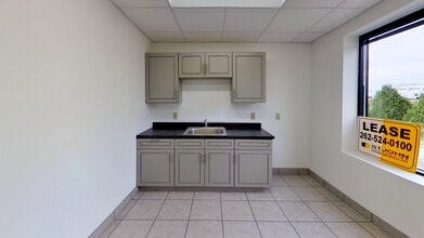 2000 Pewaukee Rd, Waukesha, WI for lease Interior Photo- Image 2 of 7