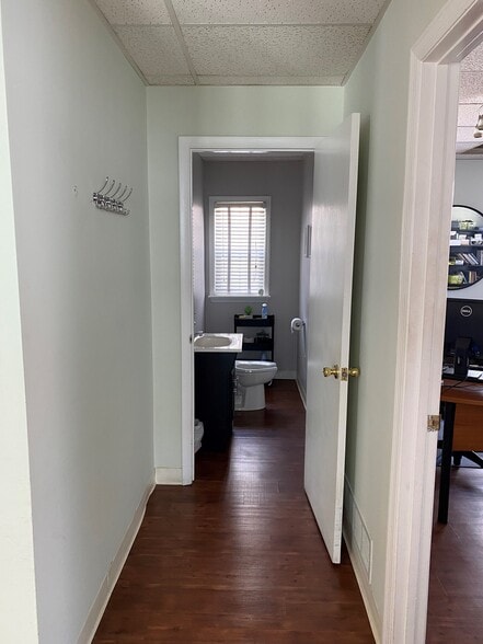 8505 Delmar Blvd, University City, MO for lease - Building Photo - Image 3 of 10