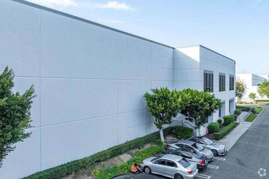 6311 Knott Ave, Buena Park, CA à louer - Photo du bâtiment - Image 2 de 12