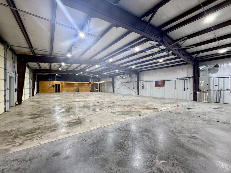60 County Road 9501 N, Brookland, AR for lease - Interior Photo - Image 3 of 44