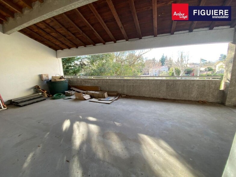 Office in Salon-de-Provence for lease - Building Photo - Image 3 of 17