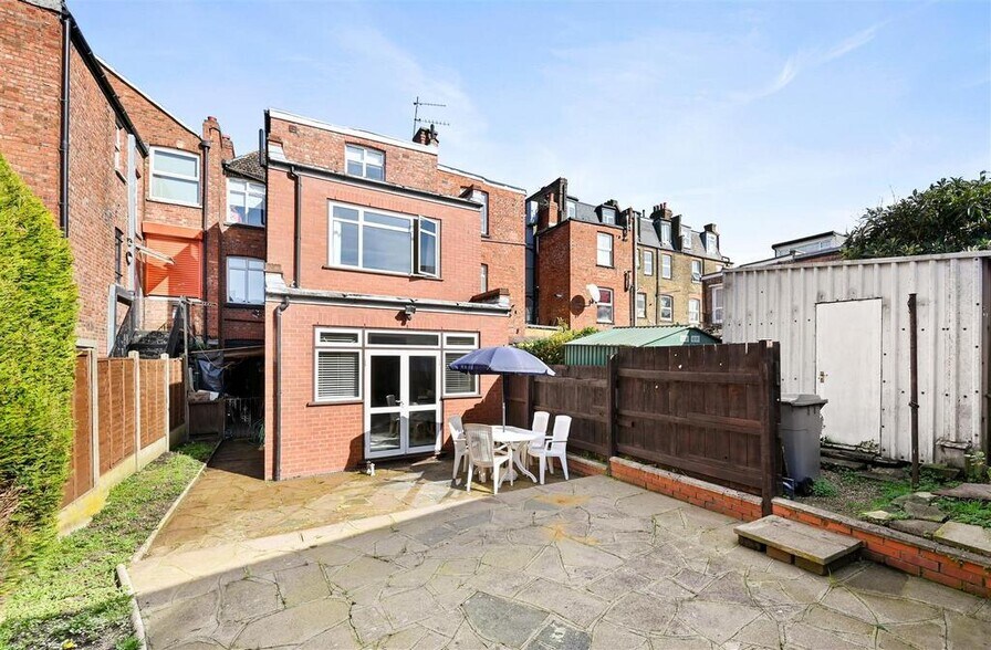 163 High Rd, Londres à vendre - Photo du bâtiment - Image 3 de 32