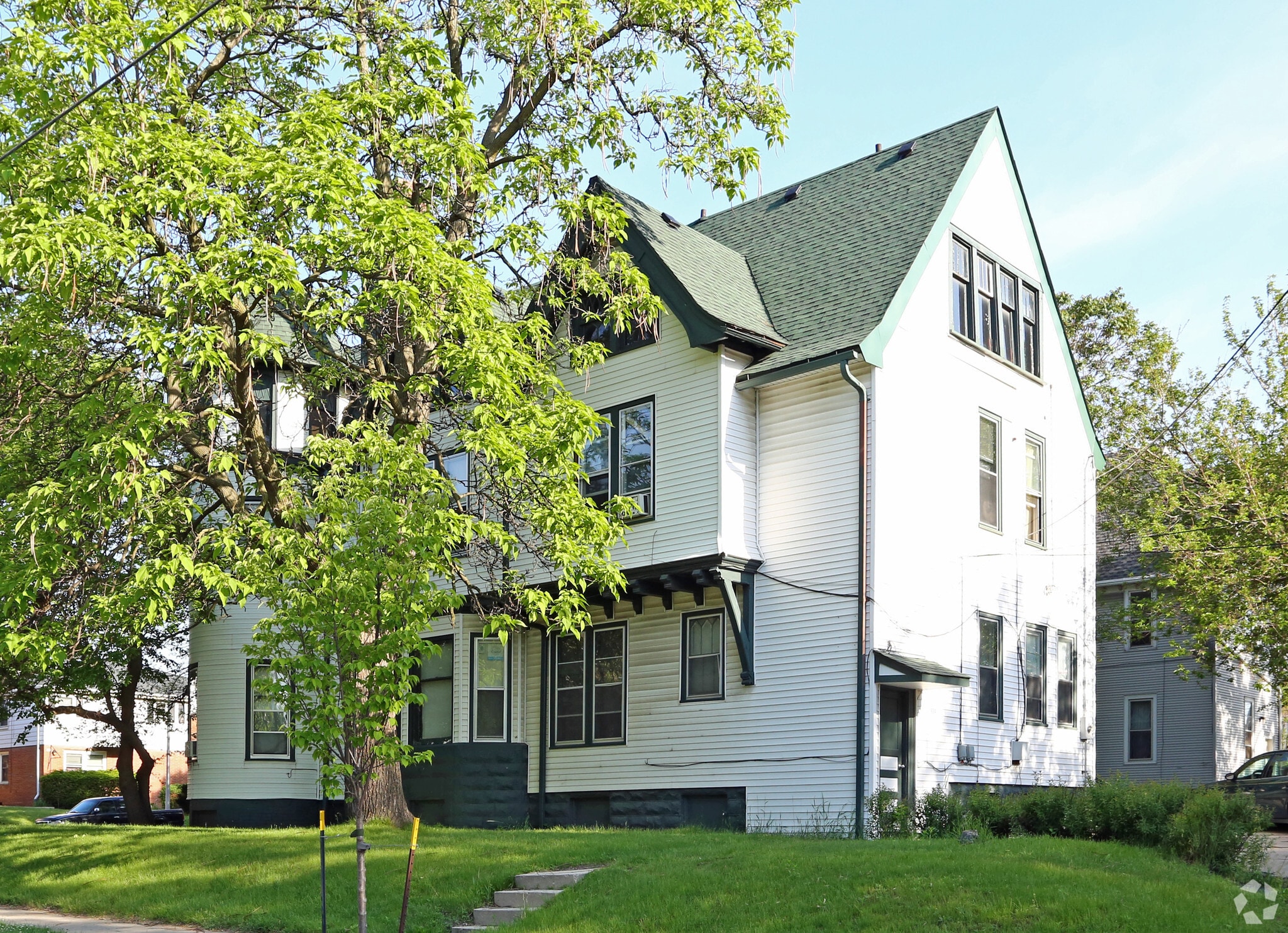 924 S 19th St, Milwaukee, WI for sale Primary Photo- Image 1 of 34