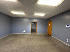 1117 Valley Ridge Ct, Grain Valley, MO for lease Interior Photo- Image 2 of 4