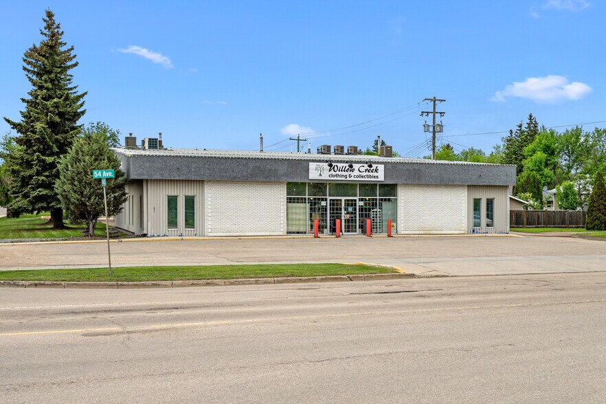 5402 44 St, Lloydminster, AB à vendre - Photo du bâtiment - Image 1 de 57