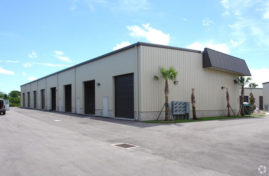 9577 Gator Dr, Sebastian, FL for lease - Building Photo - Image 3 of 4