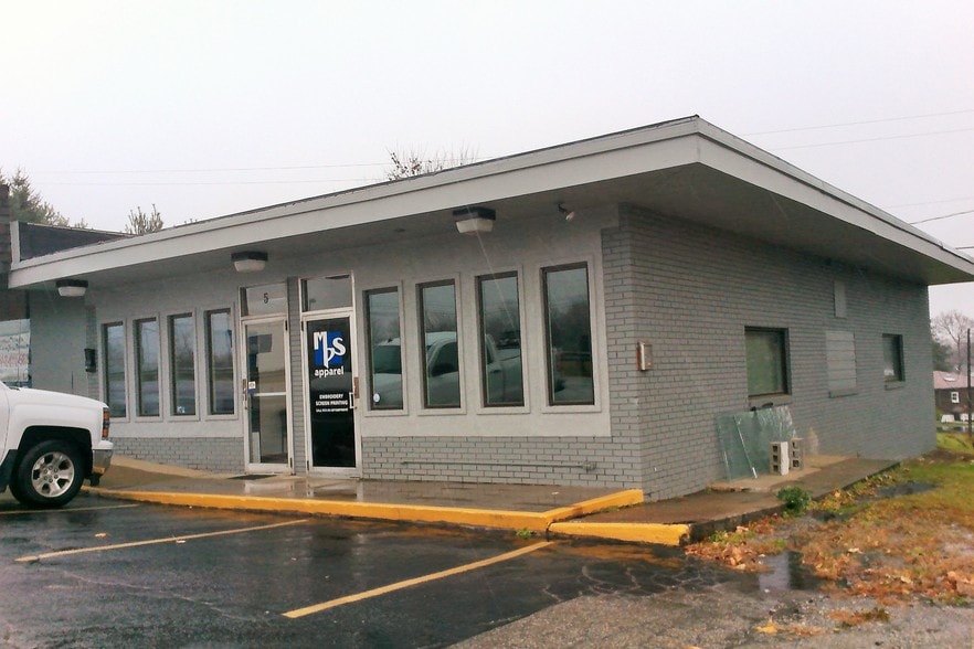 3 W Hempfield Dr, Irwin, PA for lease - Primary Photo - Image 1 of 24