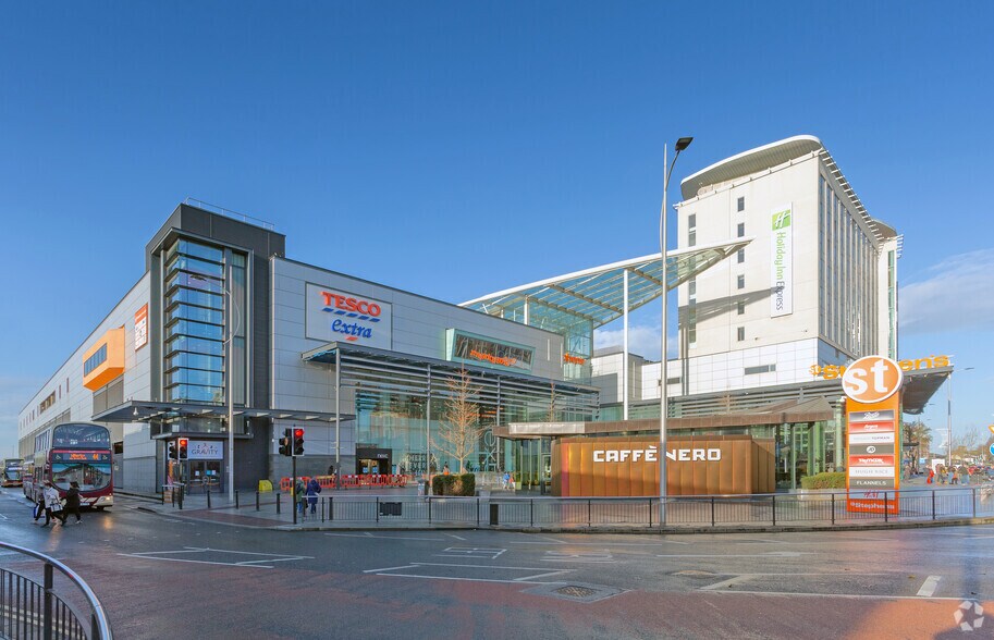 Ferensway, Hull à louer - Photo du bâtiment - Image 3 de 12