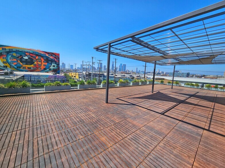 671 Mill St, Los Angeles, CA à louer - Photo du bâtiment - Image 3 de 4