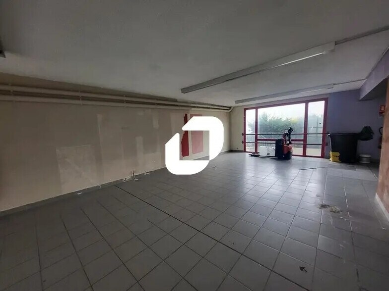 Commerce de détail dans Houilles à louer - Photo du bâtiment - Image 3 de 24