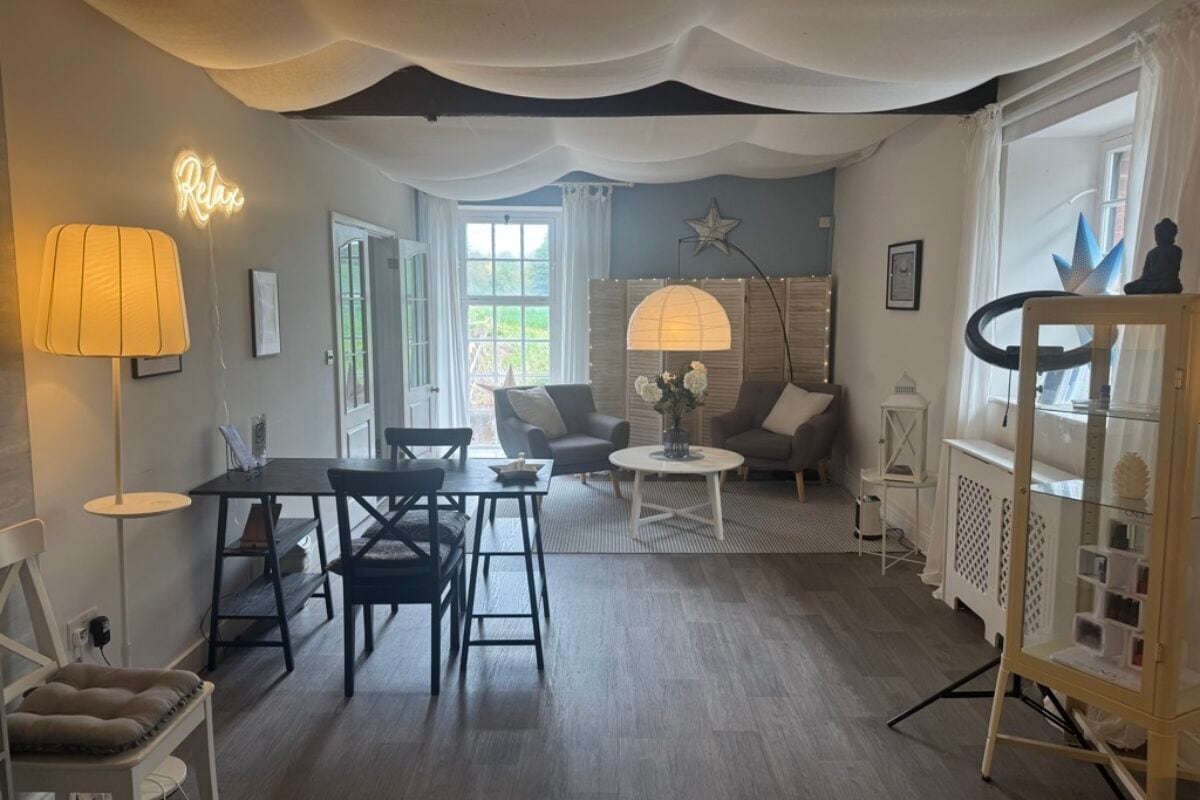 South Farm Rd, Budleigh Salterton for lease Interior Photo- Image 1 of 4