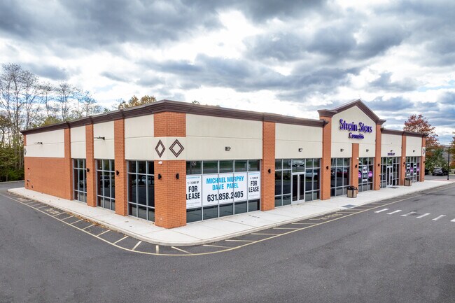 Plus de détails pour 1871 Old Country Rd, Riverhead, NY - Commerce de détail à louer