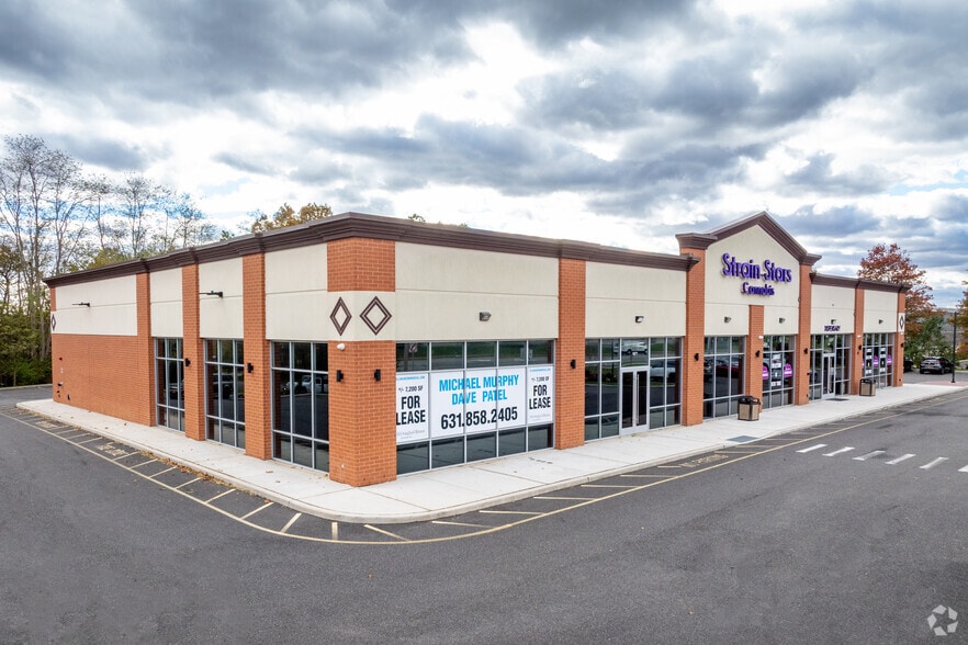 1871 Old Country Rd, Riverhead, NY for lease - Primary Photo - Image 1 of 5