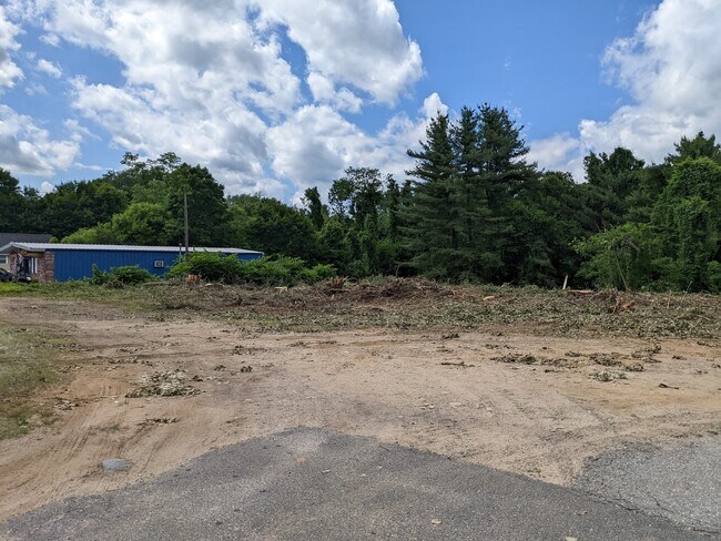 Plus de détails pour 105-113 West Main, West Brookfield, MA - Terrain à louer