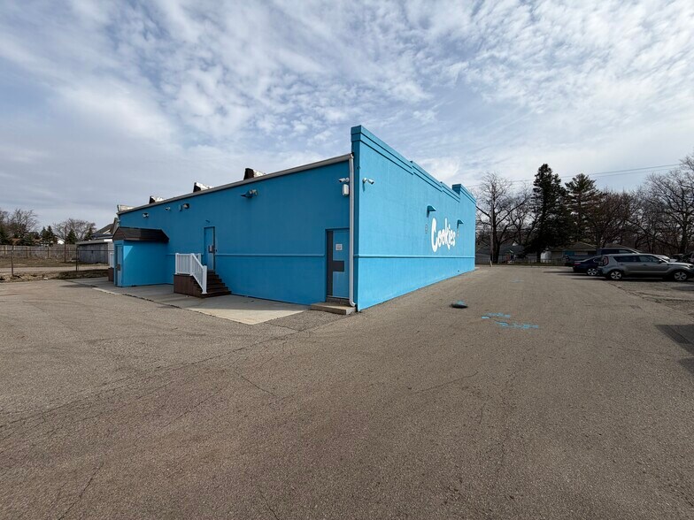 2712-2720 Portage St, Kalamazoo, MI for lease - Building Photo - Image 2 of 19