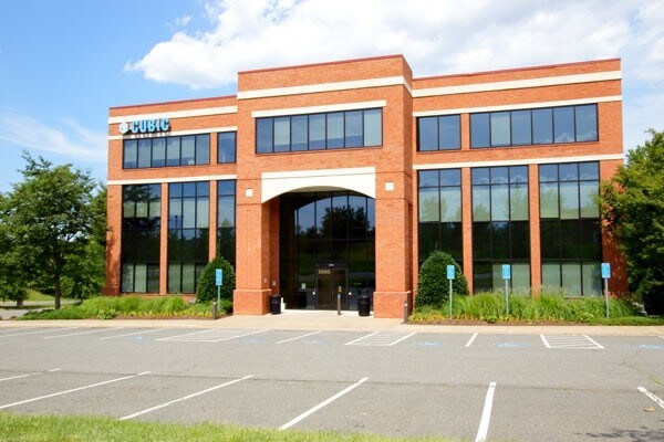 5695 King Centre Dr, Alexandria, VA à louer Photo du bâtiment- Image 1 de 4