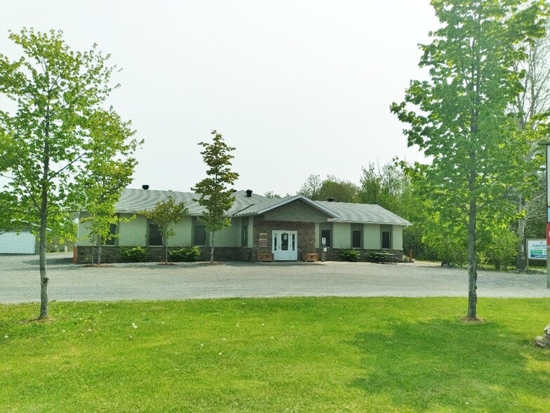 12497A Highway 41, Northbrook, ON à vendre - Photo du bâtiment - Image 2 de 2