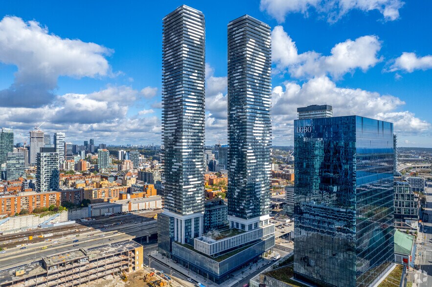 95 Lake Shore Blvd E, Toronto, ON à louer - Photo du bâtiment - Image 3 de 4