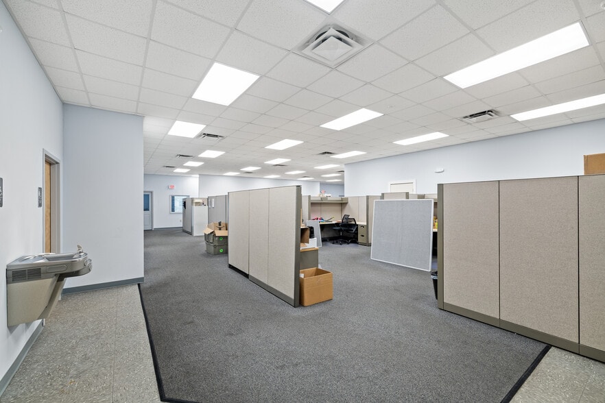 7100 Edgewater Dr, Orlando, FL for lease - Building Photo - Image 3 of 9