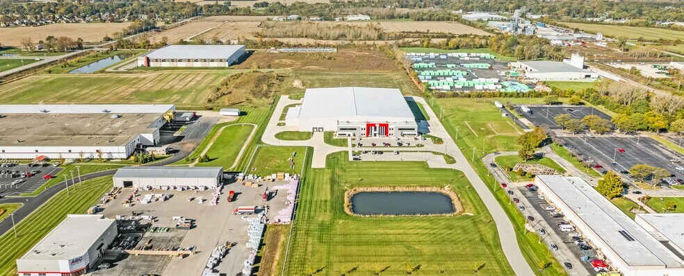 4401 S Cowan Rd, Muncie, IN à vendre - Photo du bâtiment - Image 2 de 6