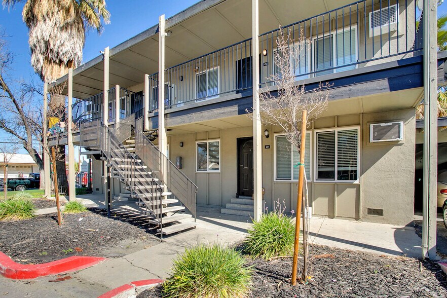 233 W I St, Los Banos, CA for sale - Building Photo - Image 3 of 22
