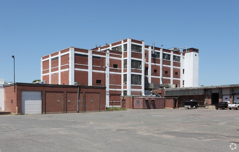 122 Park Ave, East Hartford, CT for sale - Primary Photo - Image 1 of 1