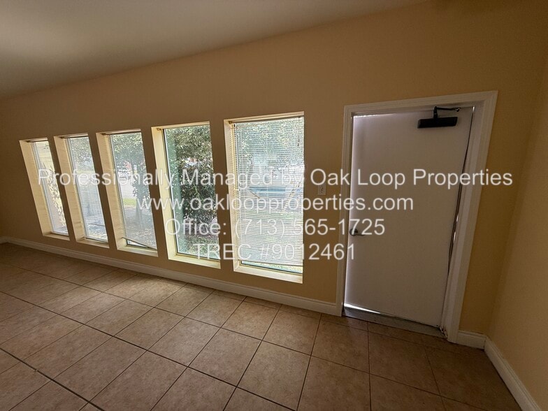 2724 Crossview Dr, Houston, TX for lease - Building Photo - Image 3 of 8