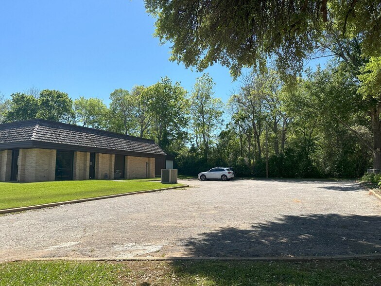 901 N Mallard St, Palestine, TX à vendre - Photo du bâtiment - Image 2 de 52