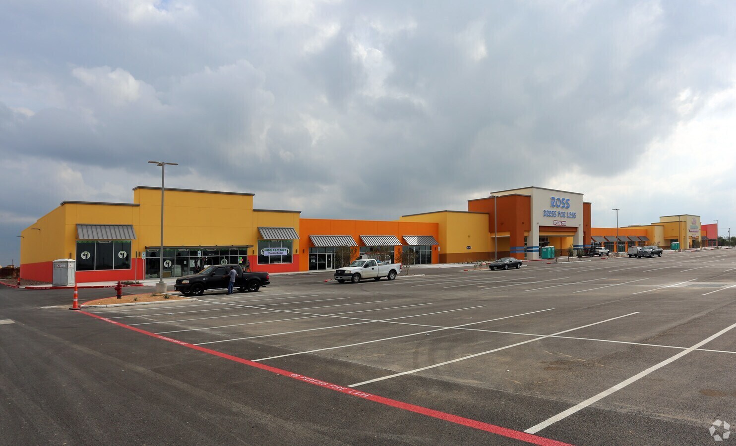 5203 Bob Bullock Loop 20, Laredo, TX à louer Photo du bâtiment- Image 1 de 6