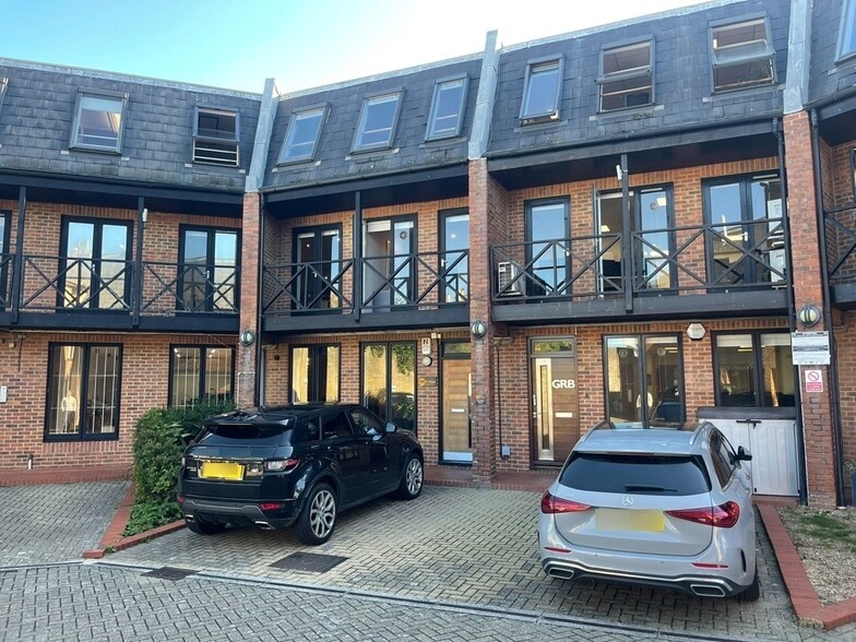 3 Clifton Mews, Brighton for lease - Building Photo - Image 1 of 27