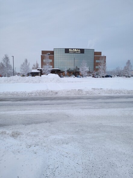 NHN Sadler Way way, Fairbanks, AK à vendre - Photo du bâtiment - Image 2 de 3