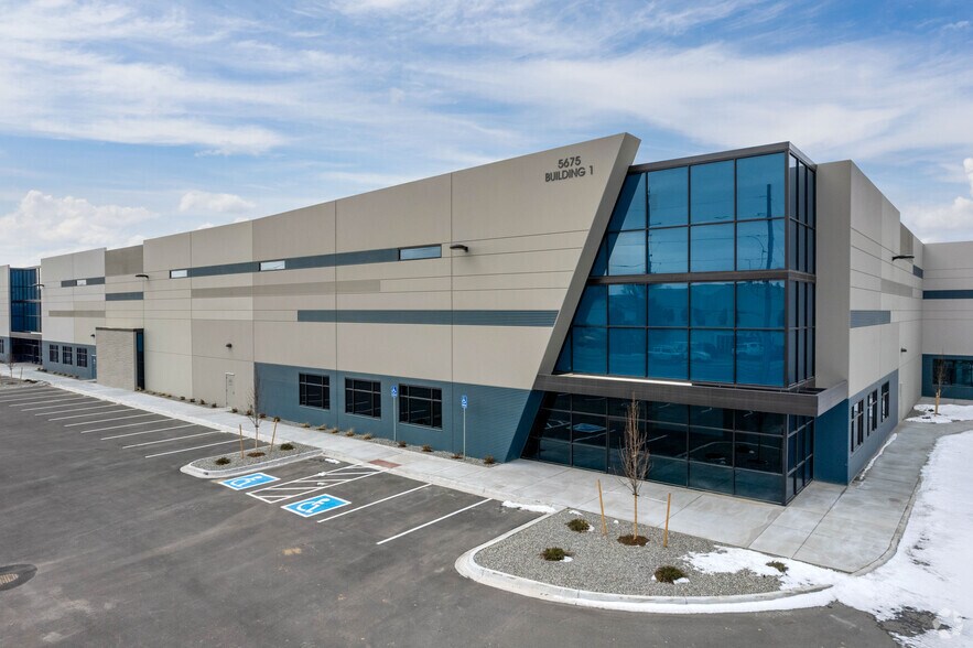 5676 Pecos St, Denver, CO à louer - Photo du bâtiment - Image 2 de 22