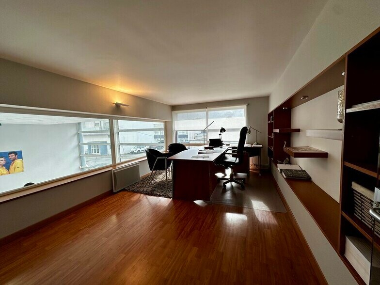 Office in Lorient for sale - Interior Photo - Image 2 of 6
