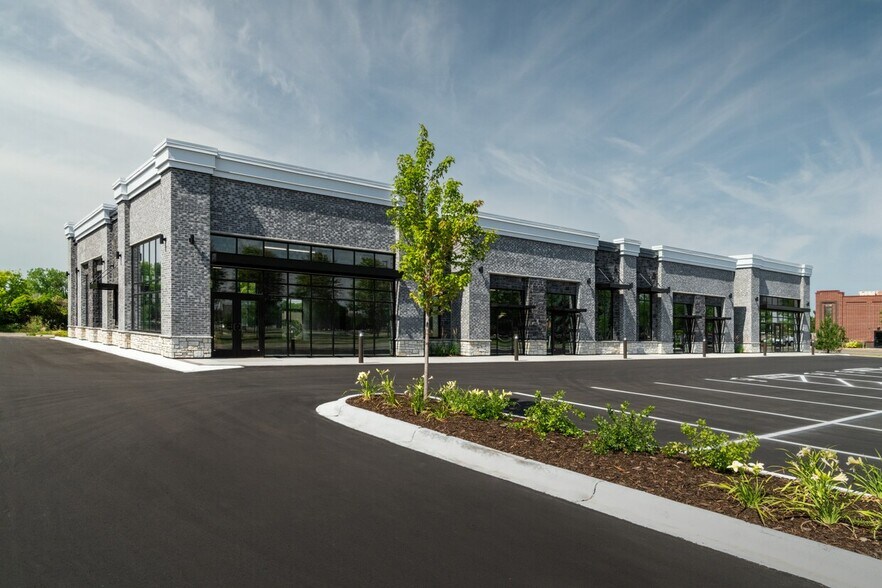 136th Avenue North, Rogers, MN à louer - Photo du bâtiment - Image 2 de 7