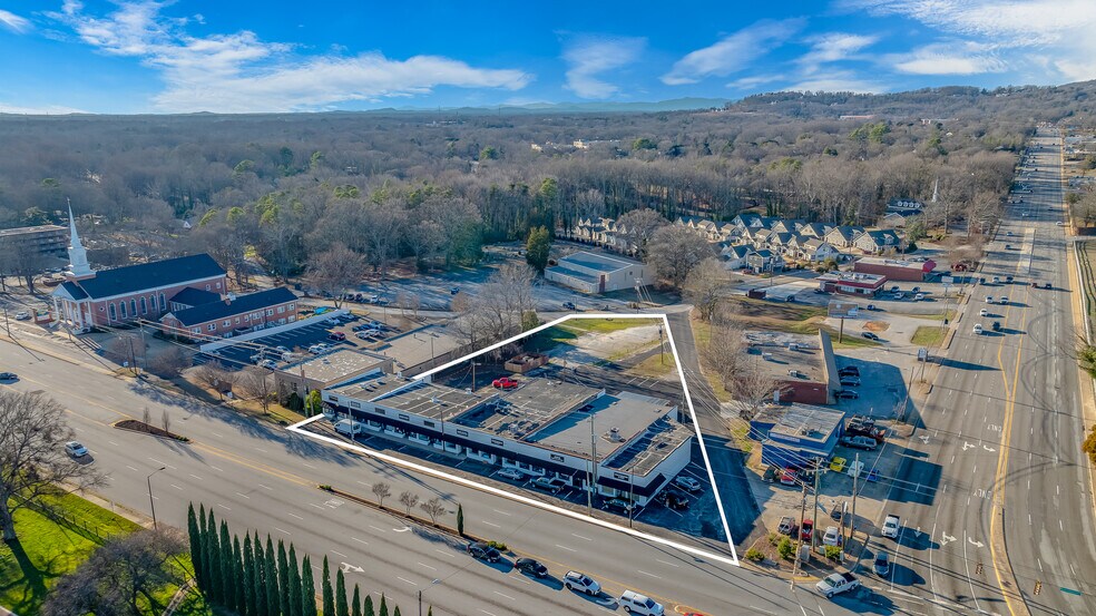 1823-1841 Wade Hampton Blvd, Greenville, SC à vendre - Photo du bâtiment - Image 1 de 12