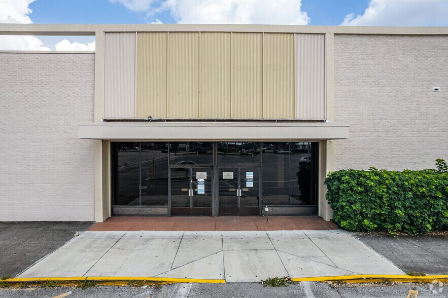 4003-4325 Cleveland Ave, Fort Myers, FL à louer - Photo du bâtiment - Image 1 de 3