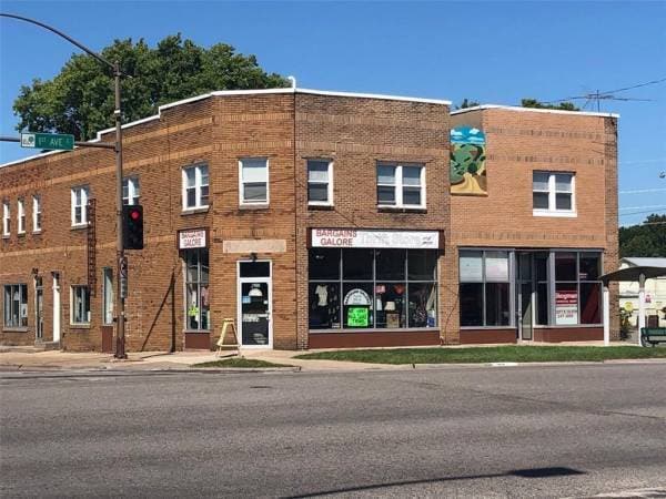 Cedar Rapids Commercial Portfolio portfolio of 3 properties for sale on LoopNet.ca - Building Photo - Image 2 of 4