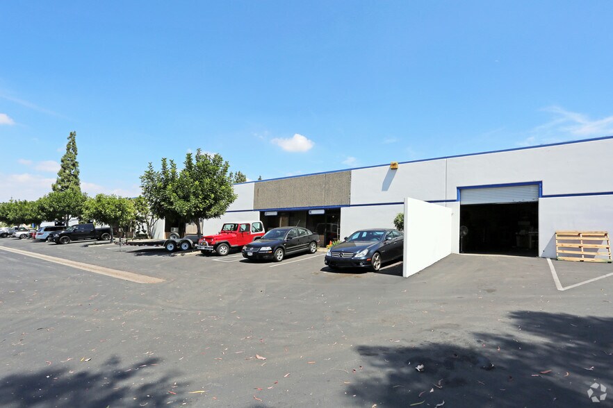 1220 Pioneer St, Brea, CA à louer - Photo du bâtiment - Image 2 de 8
