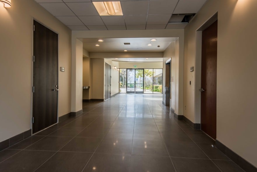 4580 E Thousand Oaks Blvd, Westlake Village, CA à louer - Photo intérieure - Image 3 de 6