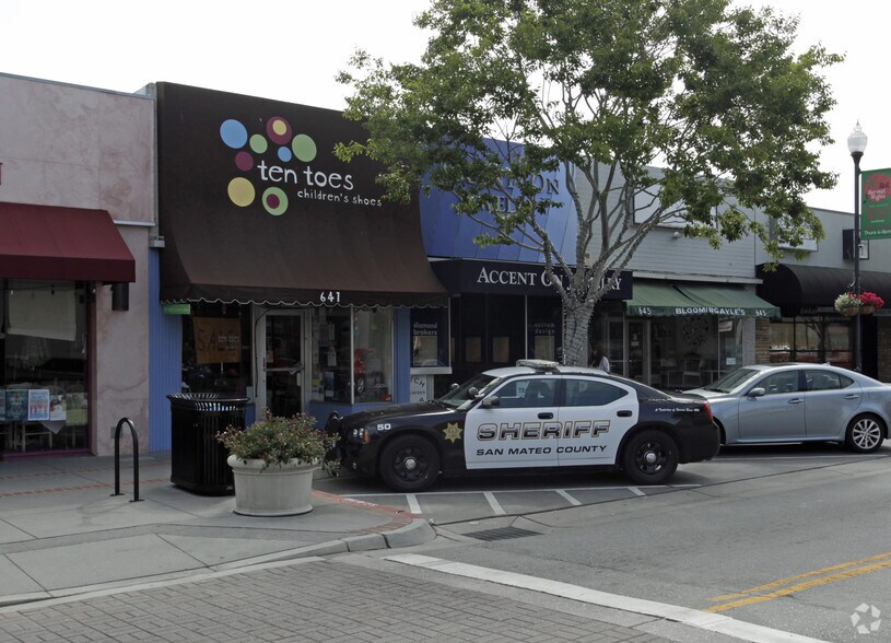 641-645 Laurel St, San Carlos, CA à vendre - Photo du bâtiment - Image 2 de 2