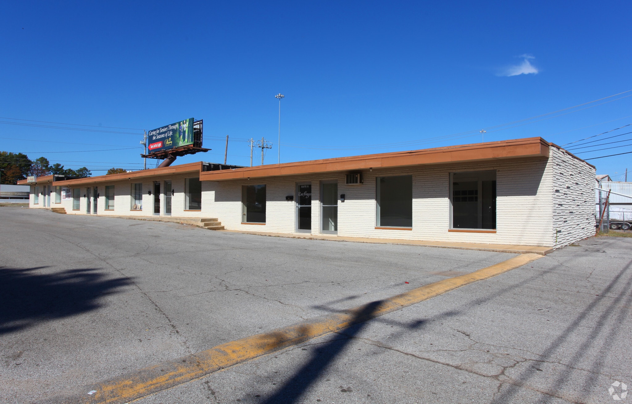 2222 N Memorial Pky, Huntsville, AL for lease Primary Photo- Image 1 of 3