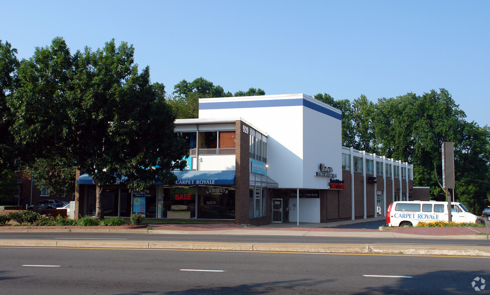 929 W Broad St, Falls Church, VA à vendre - Photo principale - Image 1 de 1