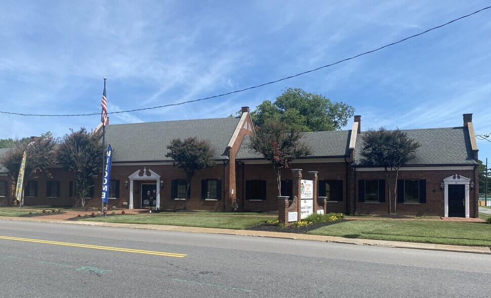 18-36 West Williamsburg Road portefeuille de 3 propriétés à vendre sur LoopNet.ca - Photo du bâtiment - Image 2 de 2