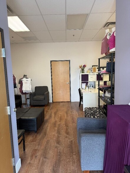 1655 W Chandler Blvd, Chandler, AZ for lease - Building Photo - Image 3 of 10