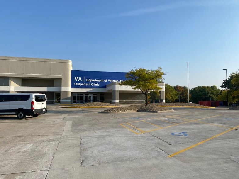 4000 University Ave, Waterloo, IA for lease - Building Photo - Image 2 of 4