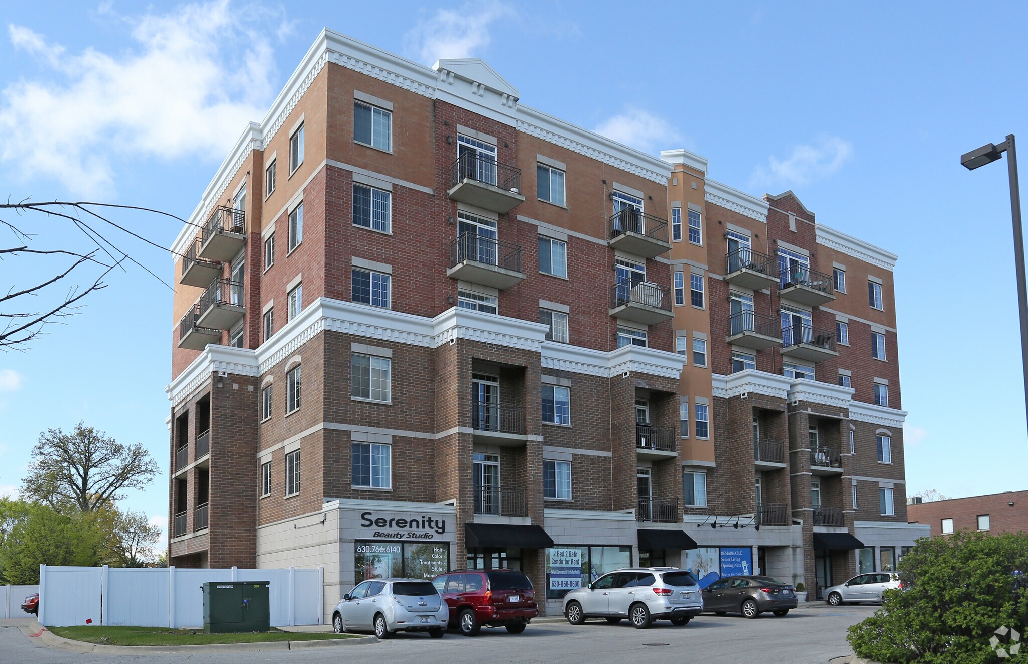 238 E Irving Park Rd, Wood Dale, IL à louer Photo du bâtiment- Image 1 de 6